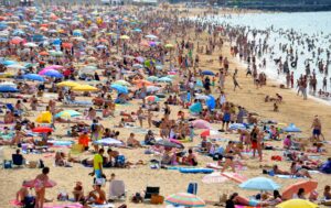 überfüllter Strand auf Mallorca